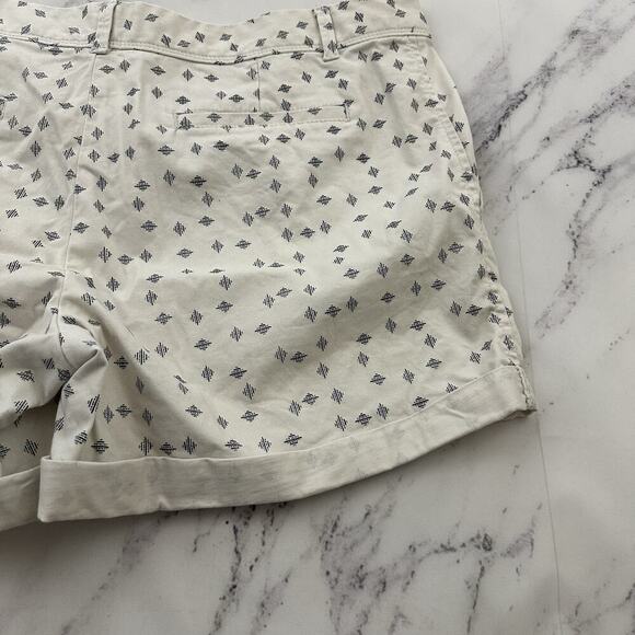 Banana Republic Womens Geometric Print Chino Shorts Size 12 Cream Black Roll Hem - Picture 9 of 10